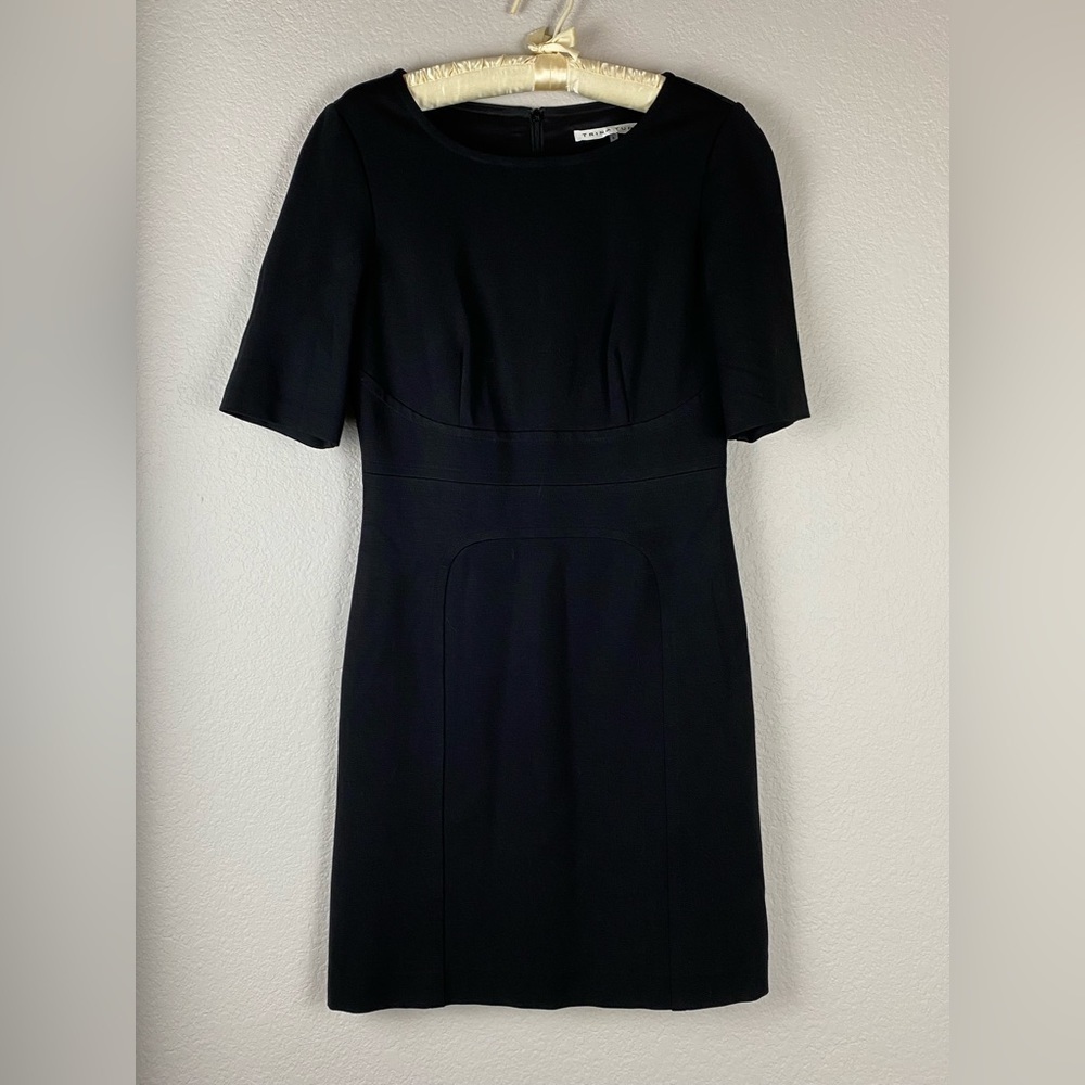 𝅺TRINA Turk LBD classic black above the knee dress size 6